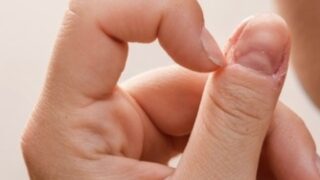 爪むしりがやめられない心理|静岡・藤枝で相談できる場所は?